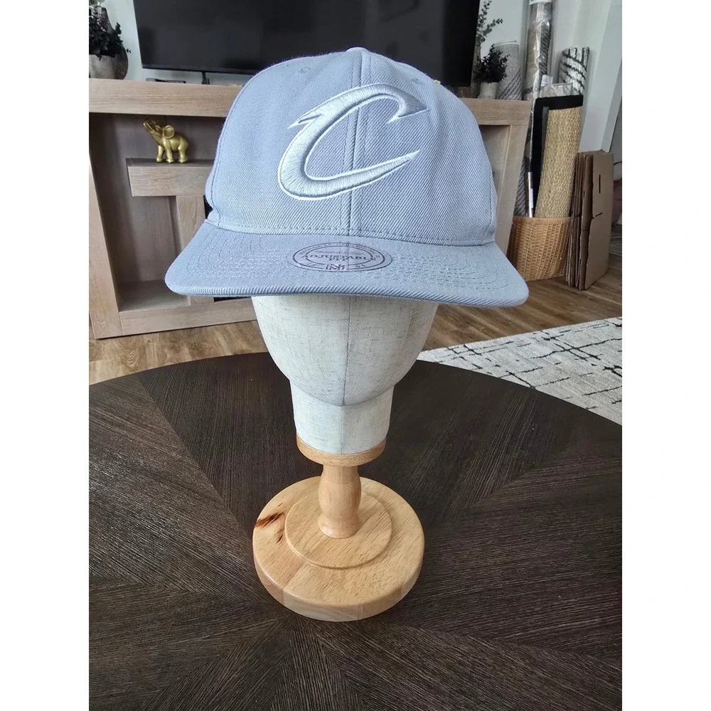 Mitchell & Ness Cleveland Cavaliers Snapback Hat Mens Gray NBA Adjustable Cap